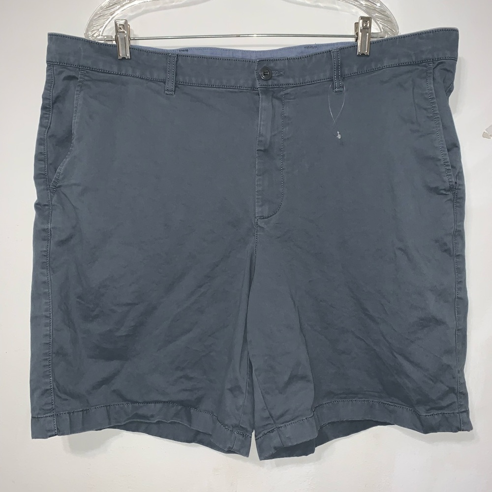 L.L. Bean Standard Fit Shorts Size 42